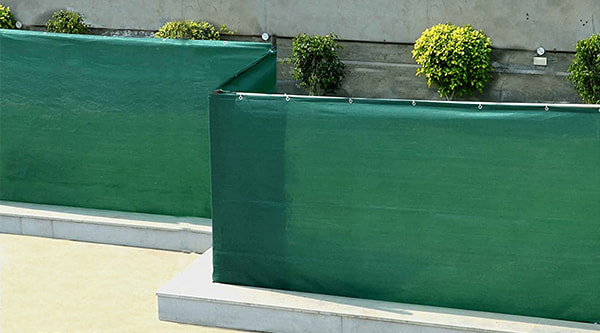 Rete oscurante verde per la protezione dagli sguardi dei passanti